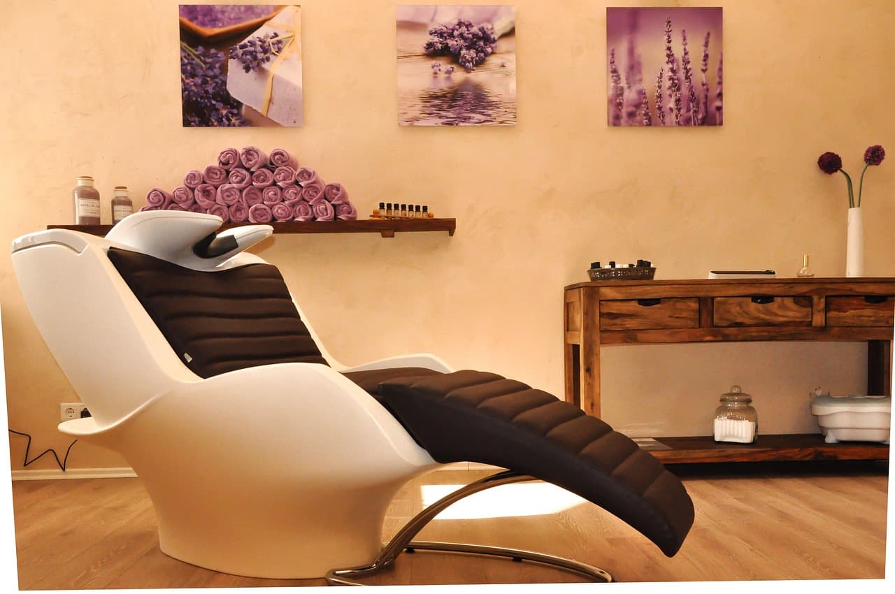 A salon backwash chair